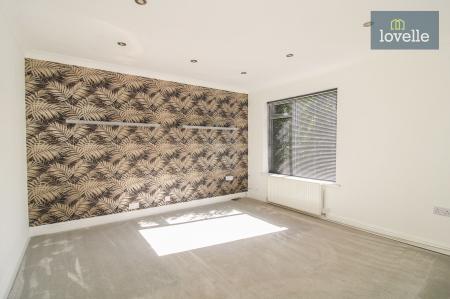 3 bedroom Semi-detached house for sale in Beverley Close, Holton-Le-Clay, DN36