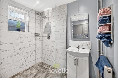 4 bedroom Terraced House for sale in Earl Street, Grimsby, DN31