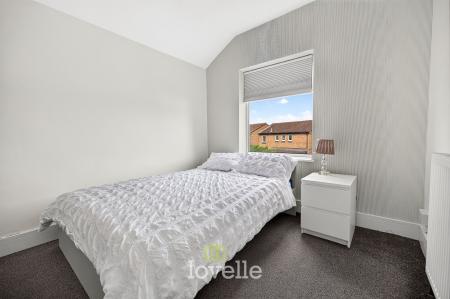 4 bedroom Terraced House for sale in Earl Street, Grimsby, DN31