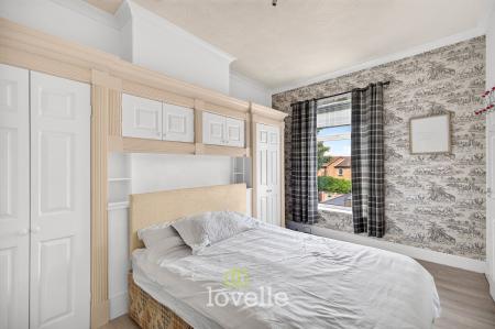 4 bedroom Terraced House for sale in Earl Street, Grimsby, DN31