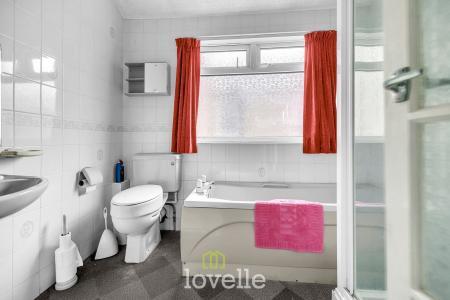 3 bedroom Terraced House for sale in Welholme Road, Grimsby, DN32