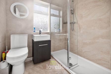 4 bedroom Detached house for sale in Carlton Road, Healing, DN41