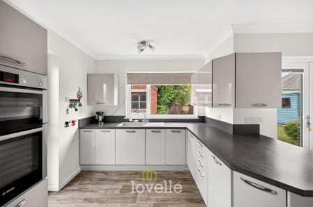 4 bedroom Detached house for sale in Carlton Road, Healing, DN41