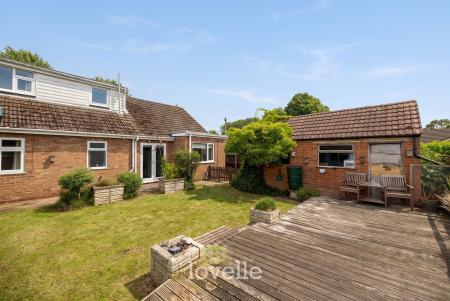 4 bedroom Detached house for sale in Carlton Road, Healing, DN41