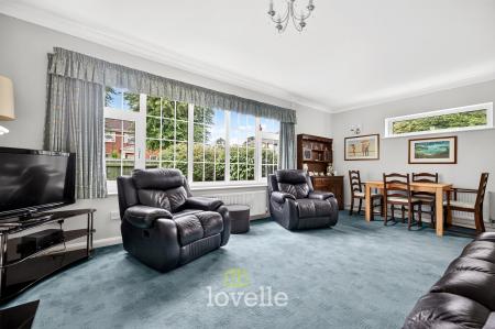 4 bedroom Detached house for sale in Carlton Road, Healing, DN41