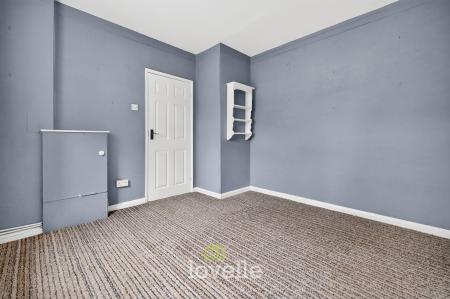 4 bedroom Detached house for sale in Carlton Road, Healing, DN41