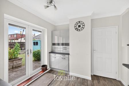 4 bedroom Detached house for sale in Carlton Road, Healing, DN41