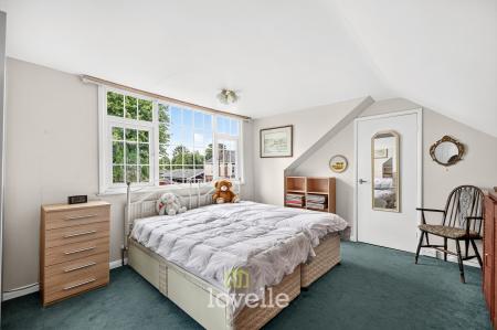 4 bedroom Detached house for sale in Carlton Road, Healing, DN41