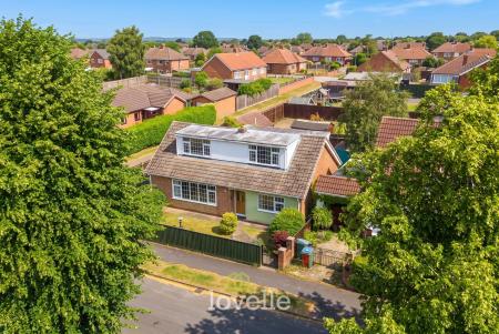 4 bedroom Detached house for sale in Carlton Road, Healing, DN41