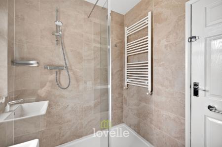 4 bedroom Detached house for sale in Carlton Road, Healing, DN41