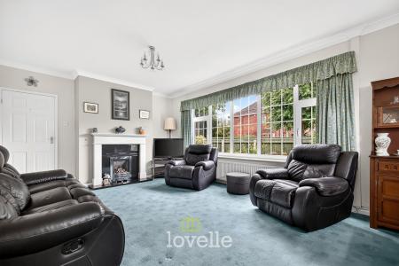 4 bedroom Detached house for sale in Carlton Road, Healing, DN41