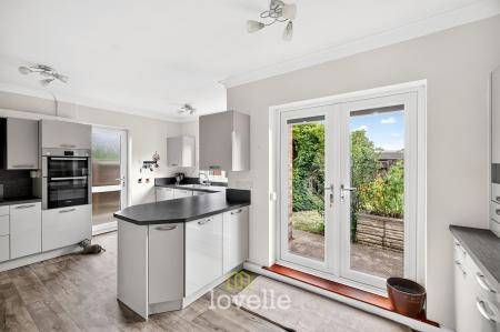 4 bedroom Detached house for sale in Carlton Road, Healing, DN41