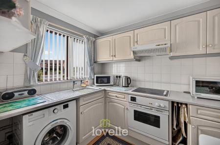 2 bedroom Terraced House for sale in Waterside Drive, Grimsby, DN31