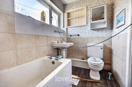 3 bedroom Terraced House for sale in Bonby Grove, Grimsby, DN33