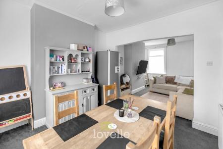 3 bedroom Terraced House for sale in Lord Street, Grimsby, DN31