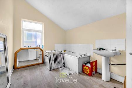 2 bedroom Terraced House for sale in Haycroft Street, Grimsby, DN31