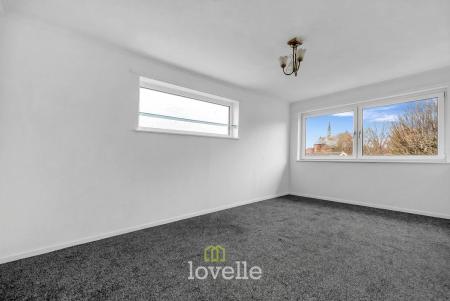 1 bedroom Flat for sale in Bodiam Way, Grimsby, DN32
