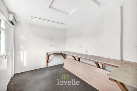 3 bedroom Detached bungalow for sale in Holton Mount, Holton-Le-Clay, DN36