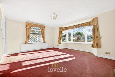 3 bedroom Detached bungalow for sale in Holton Mount, Holton-Le-Clay, DN36
