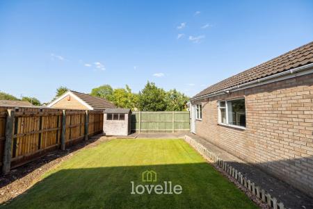 3 bedroom Detached bungalow for sale in Holton Mount, Holton-Le-Clay, DN36