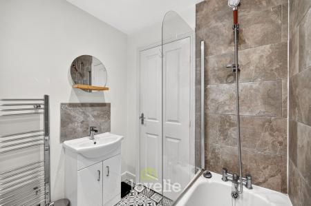 2 bedroom Semi-detached house for sale in Pennistone Place, Scartho Top, DN33