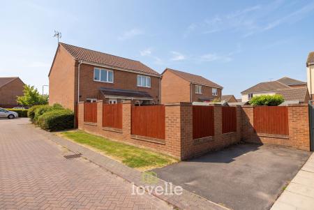 2 bedroom Semi-detached house for sale in Pennistone Place, Scartho Top, DN33
