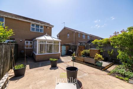 2 bedroom Semi-detached house for sale in Hampstead Park, Scartho Top, DN33