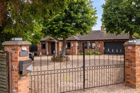 3 bedroom Detached bungalow for sale in Templemans Lane, North Thoresby, DN36