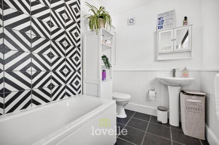 4 bedroom Detached house for sale in Station Road, Stallingborough, DN41