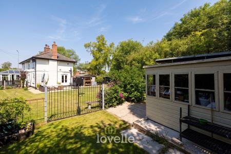 Station Road, Stallingborough, DN41