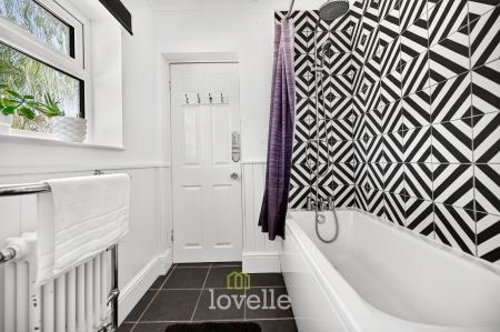4 bedroom Detached house for sale in Station Road, Stallingborough, DN41