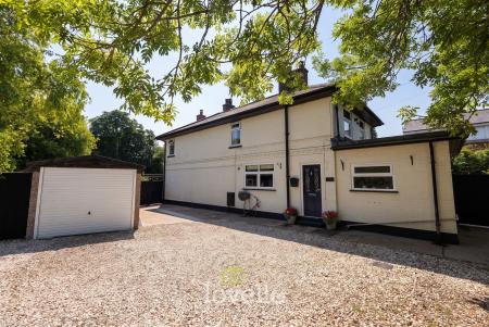 4 bedroom Detached house for sale in Station Road, Stallingborough, DN41