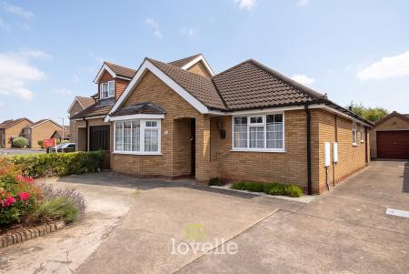 3 bedroom Bungalow for sale in Wheatfield Drive, Waltham, DN37