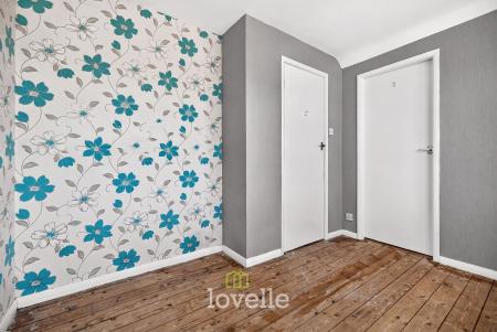 4 bedroom Semi-detached house for sale in Newstead Avenue, Holton-Le-Clay, DN36