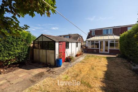 4 bedroom Semi-detached house for sale in Newstead Avenue, Holton-Le-Clay, DN36