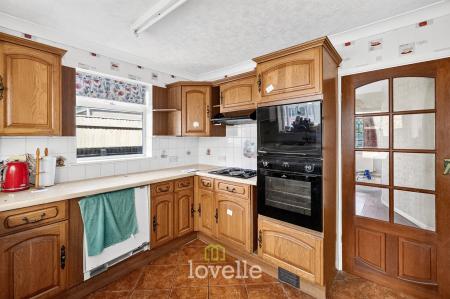 4 bedroom Semi-detached house for sale in Newstead Avenue, Holton-Le-Clay, DN36