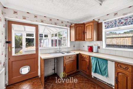 4 bedroom Semi-detached house for sale in Newstead Avenue, Holton-Le-Clay, DN36