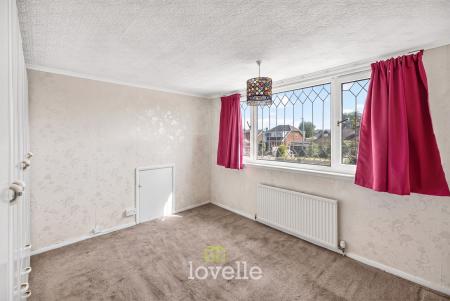 4 bedroom Semi-detached house for sale in Newstead Avenue, Holton-Le-Clay, DN36