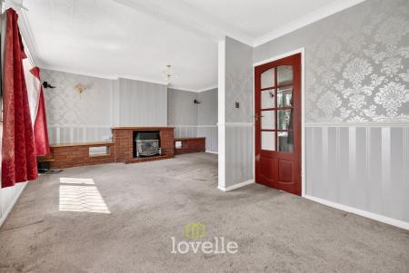 4 bedroom Semi-detached house for sale in Newstead Avenue, Holton-Le-Clay, DN36