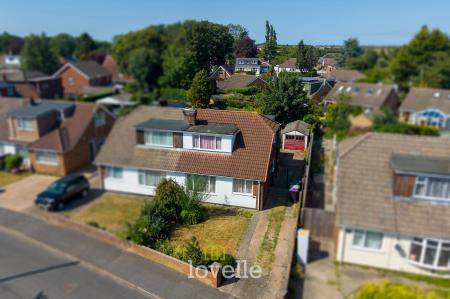 4 bedroom Semi-detached house for sale in Newstead Avenue, Holton-Le-Clay, DN36