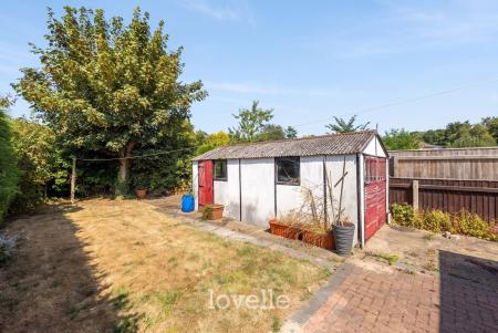 4 bedroom Semi-detached house for sale in Newstead Avenue, Holton-Le-Clay, DN36
