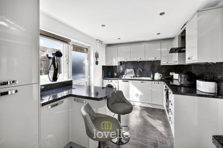 3 bedroom End of terrace house for sale in Fountains Avenue, Grimsby, DN37