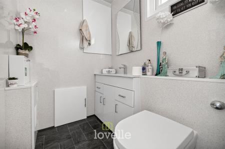 3 bedroom End of terrace house for sale in Fountains Avenue, Grimsby, DN37