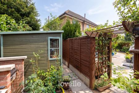 4 bedroom Detached house for sale in Wisteria Drive, Healing, DN41