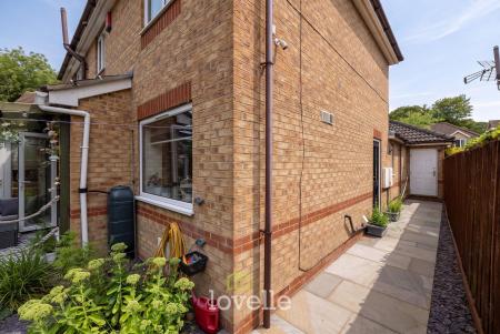 4 bedroom Detached house for sale in Wisteria Drive, Healing, DN41