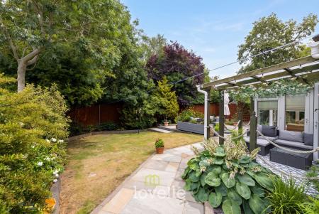 4 bedroom Detached house for sale in Wisteria Drive, Healing, DN41