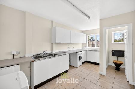4 bedroom Detached house for sale in Tetney Lane, Holton-Le-Clay, DN36