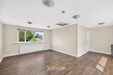 4 bedroom Detached house for sale in Tetney Lane, Holton-Le-Clay, DN36