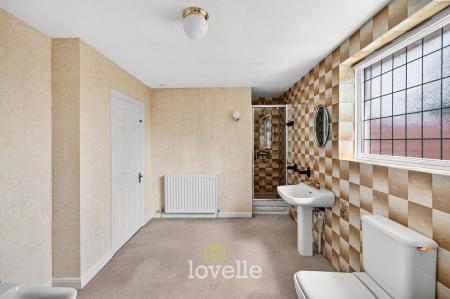 4 bedroom Detached house for sale in Tetney Lane, Holton-Le-Clay, DN36