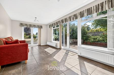 4 bedroom Detached house for sale in Tetney Lane, Holton-Le-Clay, DN36